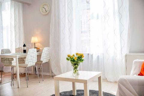 White Apartment - komfortowa mieszkanie w centrum (cena za całość)