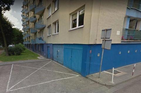 zamykany, ogrzewany garaż w żółto niebieskich blok