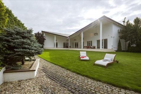 300 m2 wygody, luksusu i doznań estetycznych w zacisznym domu w Kwirynowie