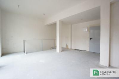 Lokal dwupoziomowy z witrynami 66 m2 Krowoderska