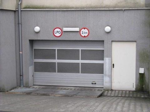 Wnajmę miejsce postojowe w garażu podziemnym przy ul. Rydlówka 42