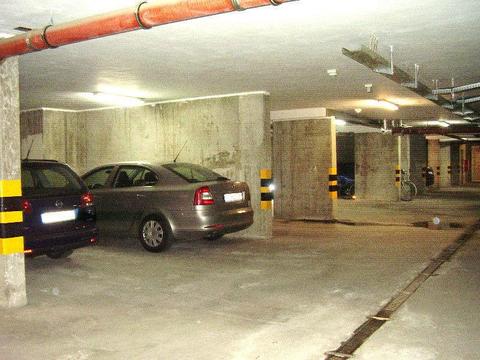 Duże m-ce w garażu podziemnym, 34m2, Krzyki Zwycięska, 200zł