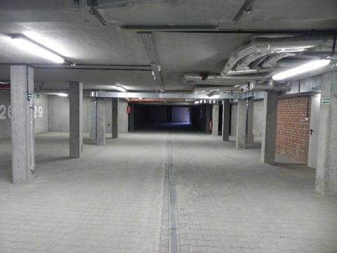 Miejsce postojowe w garażu podziemnym sprzedam, ul. Halszki, cena 24 tyś