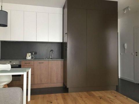 ŚRÓDMIEŚCIE - 40 m2 -2 POKOJE -GARAŻ -WYS.STANDARD-OBOK ARKADII - W CENIE OPŁATY! - WOLNE OD MARCA