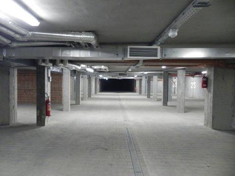 Miejsce postojowe w garażu podziemnym sprzedam, ul. Halszki, cena 24 tyś