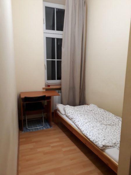 3 pokoje 1os. do wynajęcia__3 SINGLE ROOMS Batorego