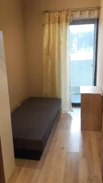 Pokój jednoosobowy z balkonem Bronowice (2 osoby w mieszkaniu)