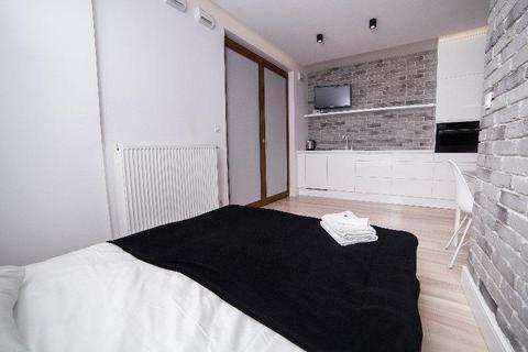 Apartament studio na bliskiej Woli dla 2-4 osób