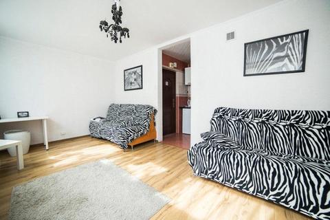 Apartament studio tuż przy Starym Mieście dla 2 lub 4 osób