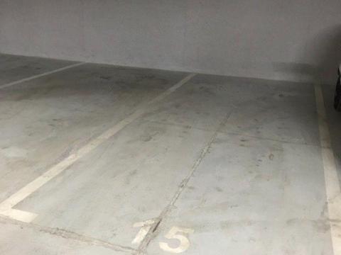 Do wyjaśnić miejsce parkingowe 2,5x5,0m ul. Wielicka 57a Kraków