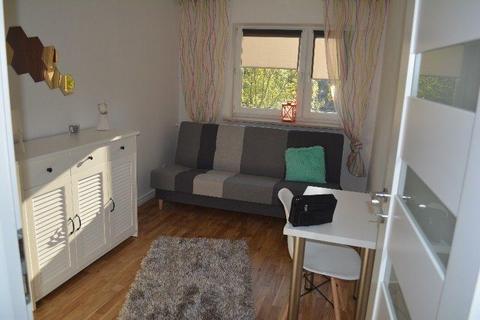 Dwa Pokoje w świeżo wyremontowanym mieszkaniu/ Two new rooms to rent