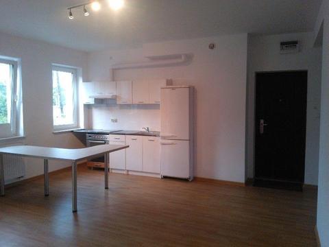 Mieszkanie 2 pokoje + salon, kuchnia 60m2. Prywatny parking, cisza, blisko lasu. Stara Miłosna