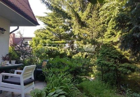 Przestronny dom z zielonym ogrodem we Włochach