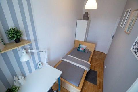Komfortowy prywatny pokój|5 minut do rynku|bezpośrednio|Single room in city center|no comission|ENG