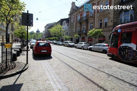 Lokal gastr. na Starym Mieście koło BAGATELI