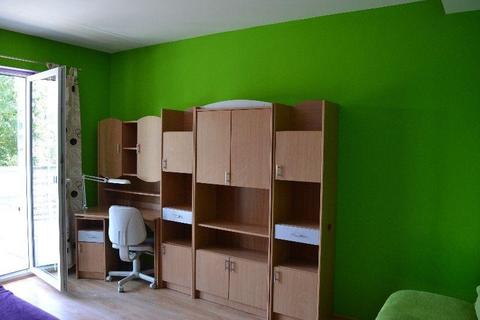 Pokój dwuosobowy w apartamentowcu w samym centrum