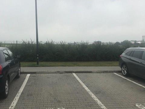 Sprzedam miejsce postojowe naziemne