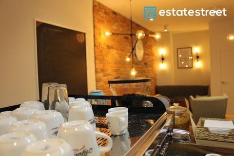 RYNEK GŁÓWNY. Piękny lokal pod gastronomię. OKAZJA