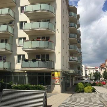 Miejsce w dużym pokoju dwuosobowym z balkonem- Śliczny dla dziewczyny- Al.29 Listopada