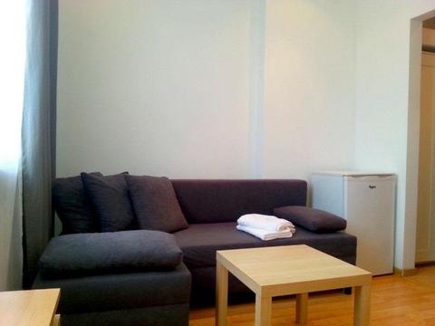 Apartament typu studia w przedwojennej kamienicy w cichej i spokojnej okolicy