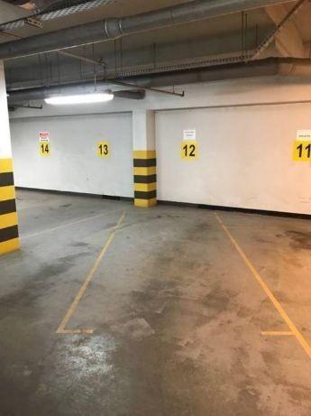 Parking w garażu podziemnym w Angel City(Szlak 77, Kraków)