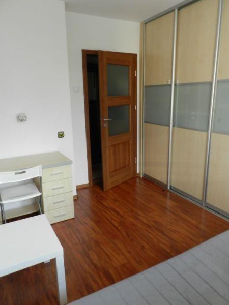 Pokój do wynajęcia- świetna lokalizacja! / Room for rent in great location!