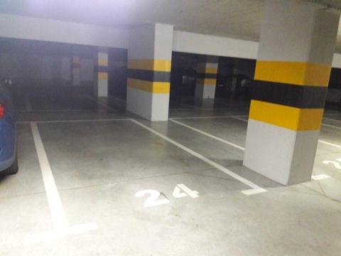 Miejsce parkingowe do wynajęcia w centrum w nowym monitorowanym budynku