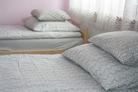 Pokoje 2,3,4 - osobowe w Hostelu Komfort. Wygodne materace i łóżka, więc gwarantowany dobry sen