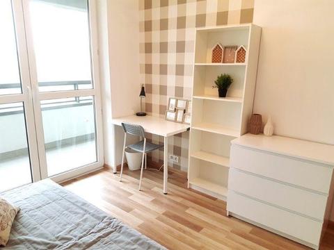 Piękny pokój w apartamentowcu w świetnej lokalizacji!!! (Włochy)