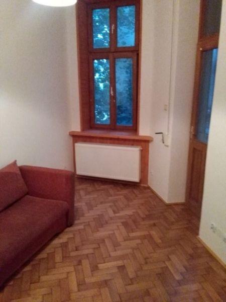 Zadbane dwa pokoje przy cichej ulicy w ścisłym centrum
