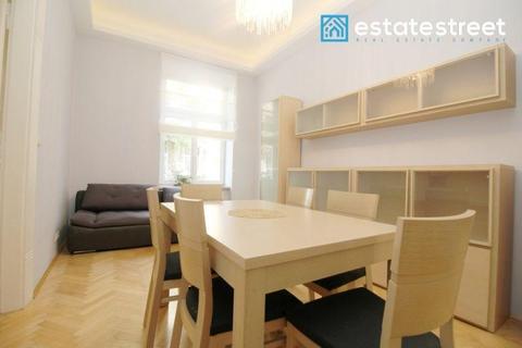 Piękny apartament w kamienicy obok w centrum