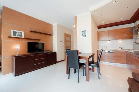 ŚRÓDMIEŚCIE - 40 m2 - 2 POKOJE - METRO- WOLNE - WYS.STANDARD- GARAŻ - INTERNET/TV KABLOWA W CENIE