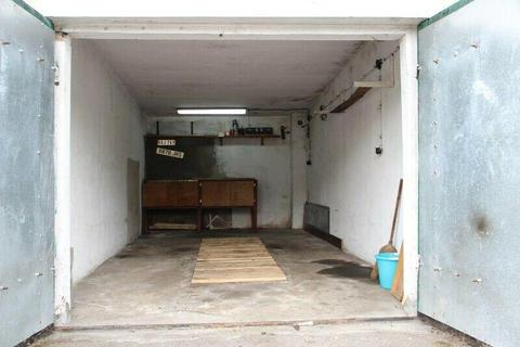 Garaż do wynajęcia-Zawodzie-Piaskowa-1 Maja, murowany, prąd, kanał