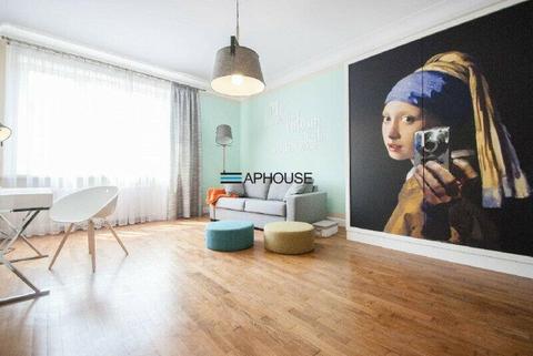 DO WYNAJĘCIA ATRAKCYJNY APARTAMENT ZLOKALIZOWANY W PRESTIŻOWEJ KAMIENICY W POBLIŻU RYNKU GŁÓWNEGO I