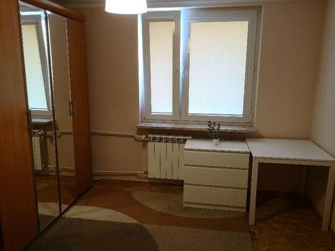 Pokój w mieszkaniu 2 pokojowym (oddzielna kuchnia), ul.Blatona